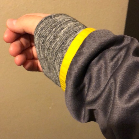 Adidas pull over jacket - Picture 4 of 5